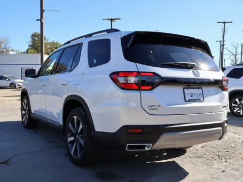 More photos of 2025 Honda Pilot Touring at Jay Wolfe Honda, MO