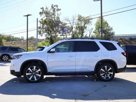More photos of 2025 Honda Pilot Touring at Jay Wolfe Honda, MO