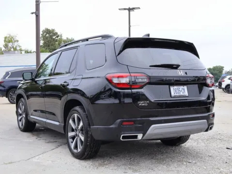 More photos of 2025 Honda Pilot Elite at Jay Wolfe Honda, MO