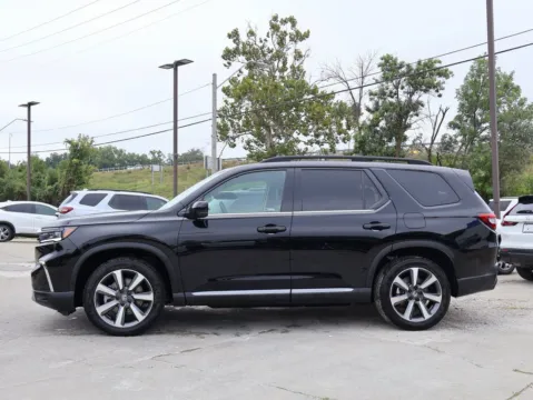 Another view of 2025 Honda Pilot Elite for sale in Kansas City, MO at Jay Wolfe Honda