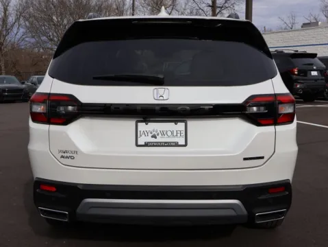More photos of 2025 Honda Pilot Touring+ at Jay Wolfe Honda, MO