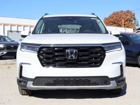 Photos of 2025 Honda Pilot Touring+ for sale in Kansas City, MO at Jay Wolfe Honda