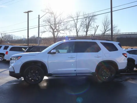 More photos of 2025 Honda Pilot Touring+ at Jay Wolfe Honda, MO