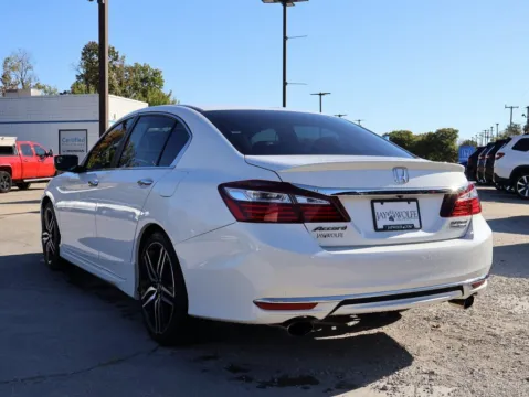 More photos of 2017 Honda Accord Sedan Sport SE at Jay Wolfe Honda, MO