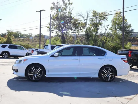 More photos of 2017 Honda Accord Sedan Sport SE at Jay Wolfe Honda, MO