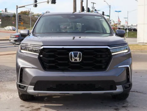 Photos of 2025 Honda Pilot Touring for sale in Kansas City, MO at Jay Wolfe Honda