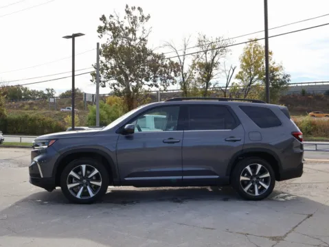 More photos of 2025 Honda Pilot Touring at Jay Wolfe Honda, MO