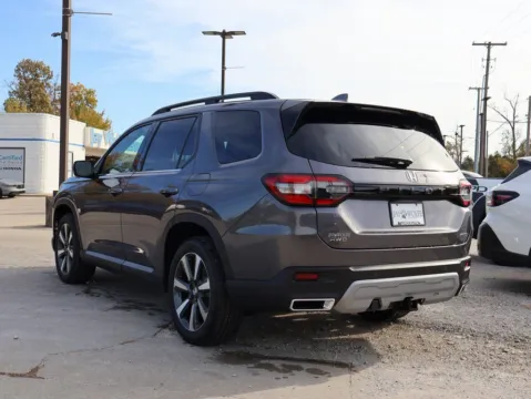 More photos of 2025 Honda Pilot Touring at Jay Wolfe Honda, MO