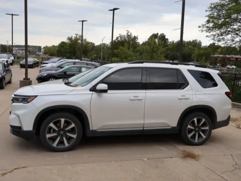 More photos of 2025 Honda Pilot Touring at Jay Wolfe Honda, MO