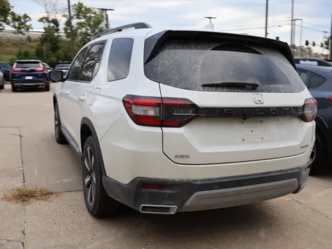 More photos of 2025 Honda Pilot Touring at Jay Wolfe Honda, MO