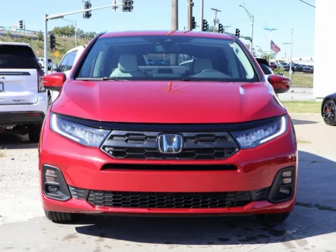 Photos of 2026 Honda Odyssey EX-L for sale in Kansas City, MO at Jay Wolfe Honda