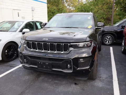 Another view of 2022 Jeep Grand Cherokee Overland for sale in Kansas City, MO at Jay Wolfe Honda