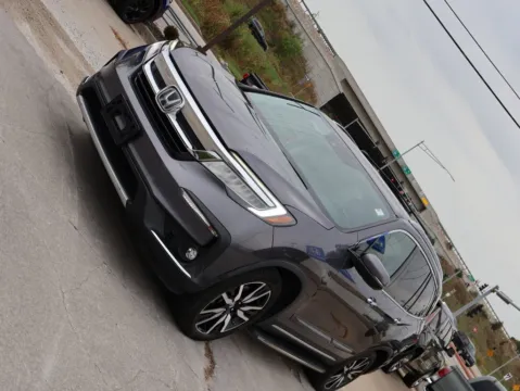 Another view of 2019 Honda Pilot Touring 7-Passenger for sale in Kansas City, MO at Jay Wolfe Honda