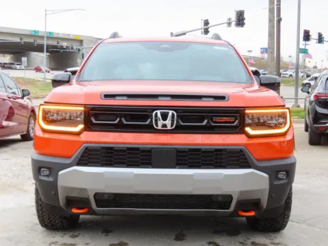 Photos of 2026 Honda Passport TrailSport Elite Blackout for sale in Kansas City, MO at Jay Wolfe Honda