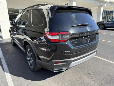 More photos of 2023 Honda Pilot Elite at Jay Wolfe Honda, MO