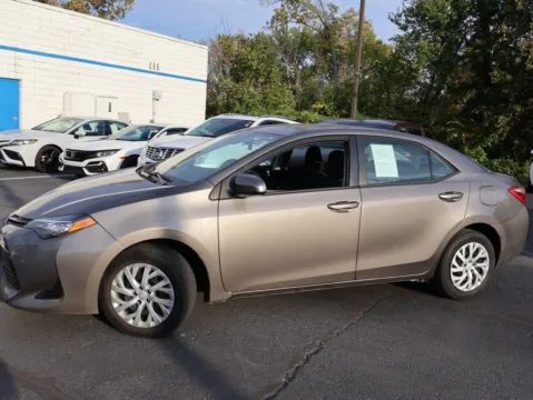 More photos of 2017 Toyota Corolla LE at Jay Wolfe Honda, MO