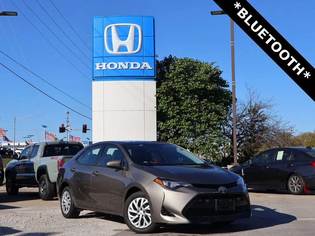 Used 2017 Toyota Corolla LE with VIN 5YFBURHE5HP627151 for sale in Kansas City
