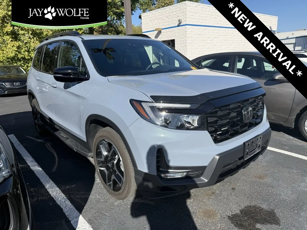 Gray 2023 Honda Passport Elite for sale in Kansas City, MO