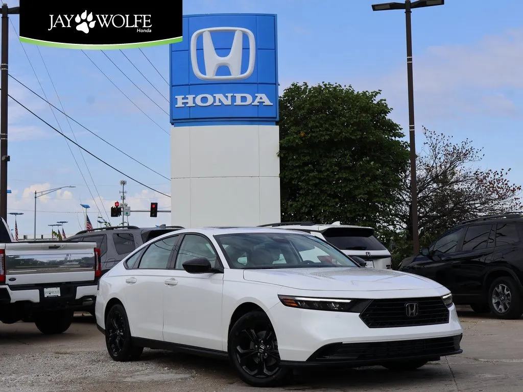 White 2025 Honda Accord Sedan SE for sale in Kansas City, MO