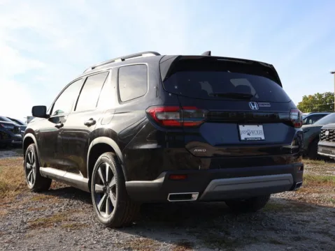 More photos of 2025 Honda Pilot Touring at Jay Wolfe Honda, MO