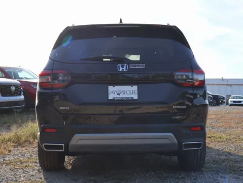 More photos of 2025 Honda Pilot Touring at Jay Wolfe Honda, MO