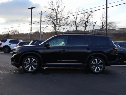 More photos of 2025 Honda Pilot Touring at Jay Wolfe Honda, MO