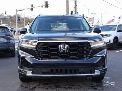 Photos of 2025 Honda Pilot Touring for sale in Kansas City, MO at Jay Wolfe Honda