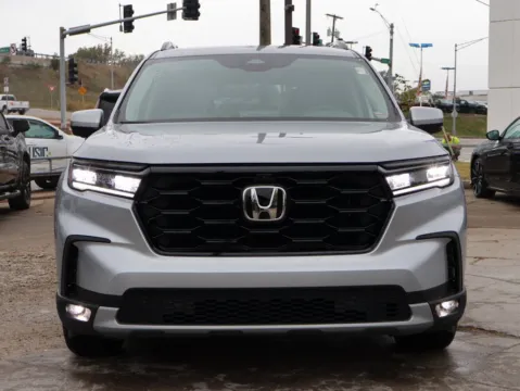 Photos of 2023 Honda Pilot Elite for sale in Kansas City, MO at Jay Wolfe Honda