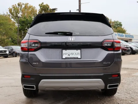 More photos of 2025 Honda Pilot Elite at Jay Wolfe Honda, MO
