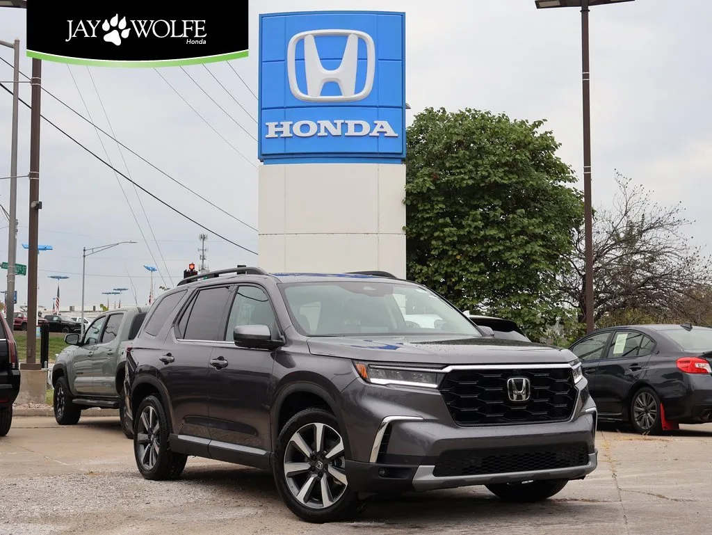 Gray 2025 Honda Pilot Elite for sale in Kansas City, MO