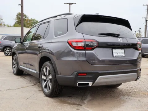 More photos of 2025 Honda Pilot Elite at Jay Wolfe Honda, MO