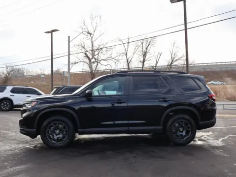 More photos of 2025 Honda Pilot TrailSport at Jay Wolfe Honda, MO
