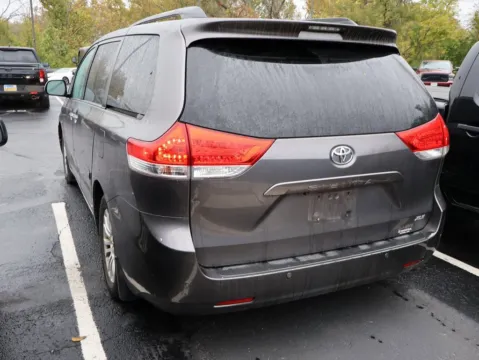 More photos of 2011 Toyota Sienna Ltd at Jay Wolfe Honda, MO