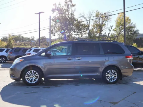 More photos of 2011 Toyota Sienna Ltd at Jay Wolfe Honda, MO