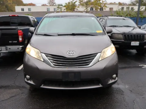 Photos of 2011 Toyota Sienna Ltd for sale in Kansas City, MO at Jay Wolfe Honda