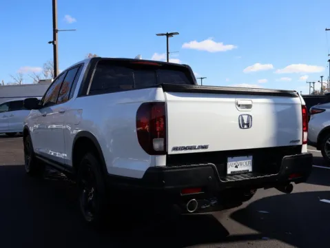 More photos of 2022 Honda Ridgeline Black Edition at Jay Wolfe Honda, MO