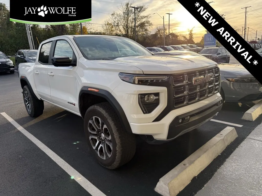 2024 GMC Canyon 4WD AT4