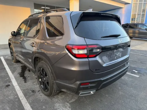 More photos of 2025 Honda Pilot Black Edition at Jay Wolfe Honda, MO