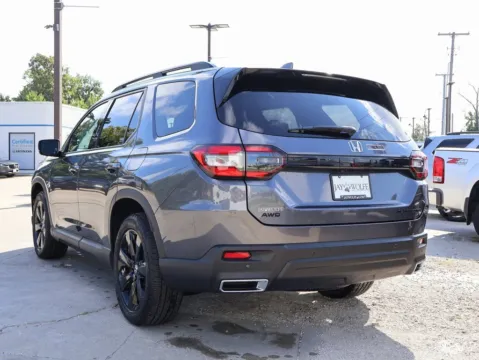 More photos of 2025 Honda Pilot Black Edition at Jay Wolfe Honda, MO