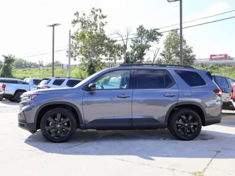 More photos of 2025 Honda Pilot Black Edition at Jay Wolfe Honda, MO