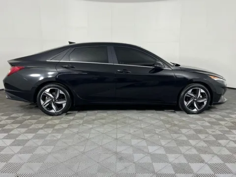 More photos of 2022 Hyundai Elantra SEL at Ford Longview, WA