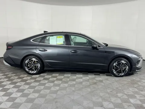 More photos of 2024 Hyundai Sonata SEL at Ford Longview, WA