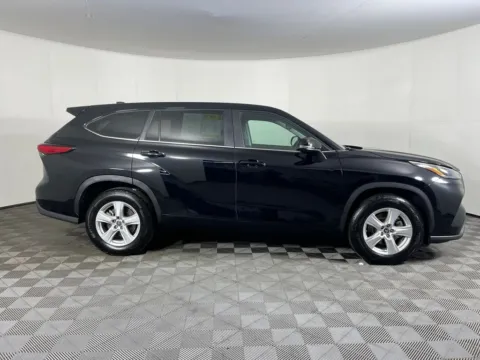 More photos of 2023 Toyota Highlander L at Ford Longview, WA