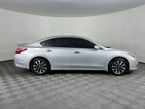More photos of 2017 Nissan Altima 2.5 SV at Bud Clary Ford Longview, WA