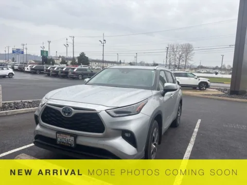 Photos of 2023 Toyota Highlander Hybrid XLE for sale in Longview, WA at Bud Clary Ford Longview
