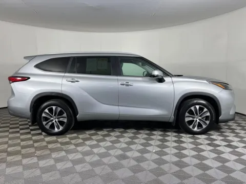 More photos of 2023 Toyota Highlander Hybrid XLE at Bud Clary Ford Longview, WA