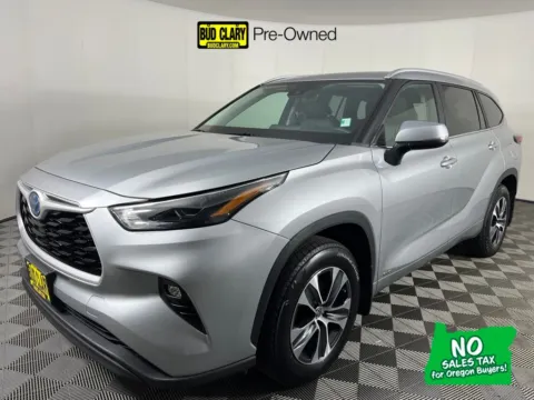 Gray 2023 Toyota Highlander Hybrid XLE for sale in Longview, WA