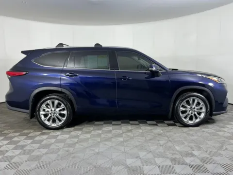 More photos of 2021 Toyota Highlander Limited at Bud Clary Ford Longview, WA