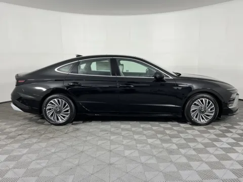 More photos of 2025 Hyundai Sonata Hybrid Limited at Ford Longview, WA