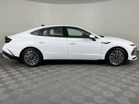 More photos of 2025 Hyundai Sonata Hybrid Limited at Ford Longview, WA